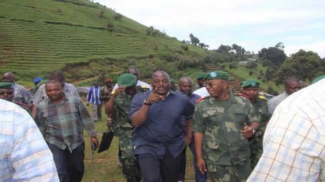 DRC Joseph Kabila and General Etumba inspecting FARDC troops in North Kivu, in 2013.