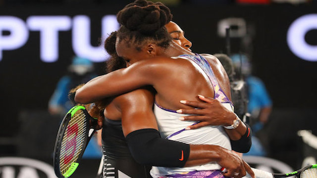 Serena Williams congratulated by Sister Venus in  2017 Australian Open