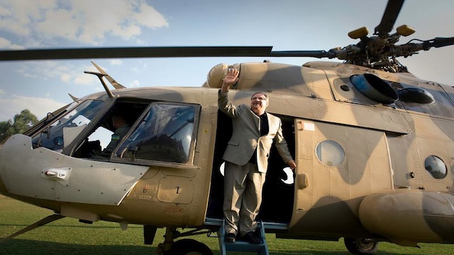 Pastor Rick Warren, flying in a Rwandan military helicopter  2013, when he was still wanted